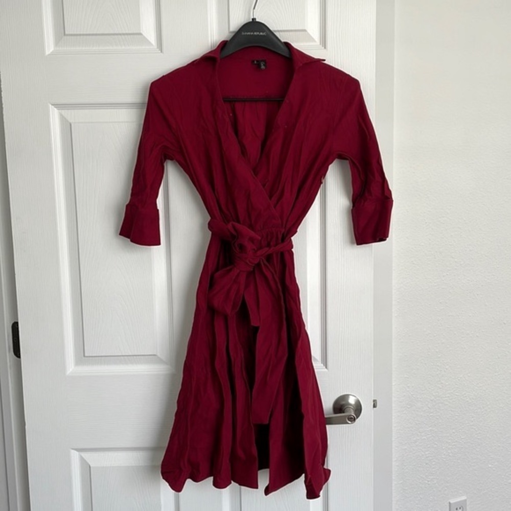 NWOT Tie Waist Collared V-Neck Knee Length Sleeve Cool-toned Red Burgundy Dress